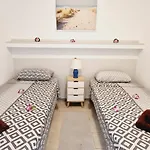 בית נופש Ocean View 1 Bedroom In *